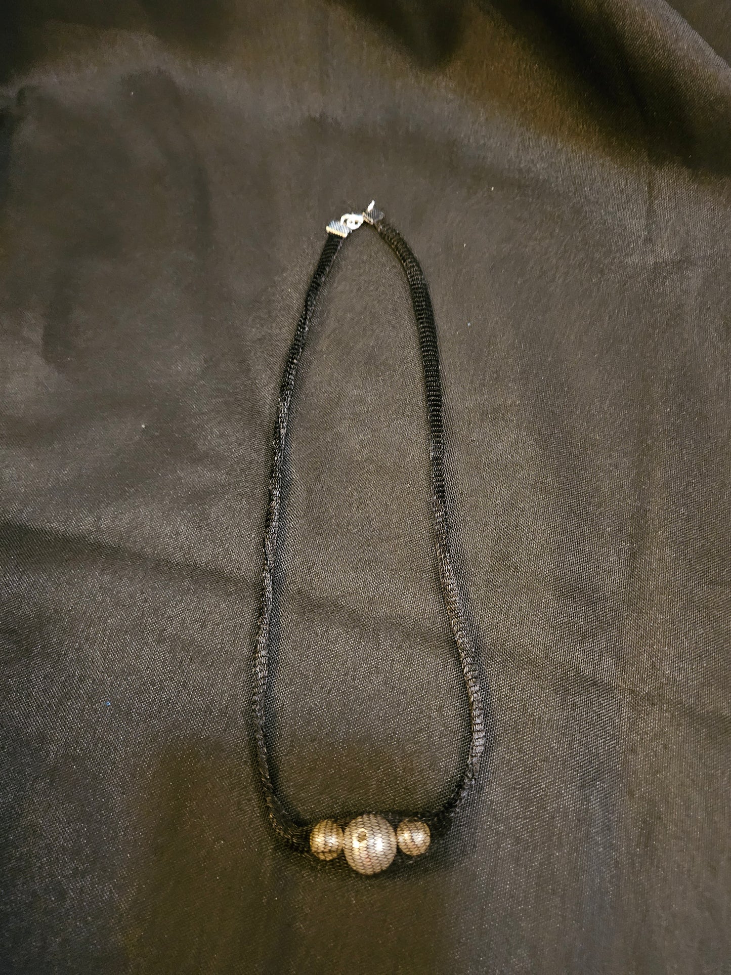 The Floating Bead Necklace -Black