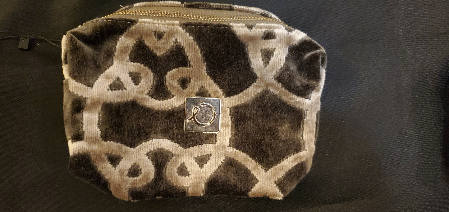 The Nadia Pouch