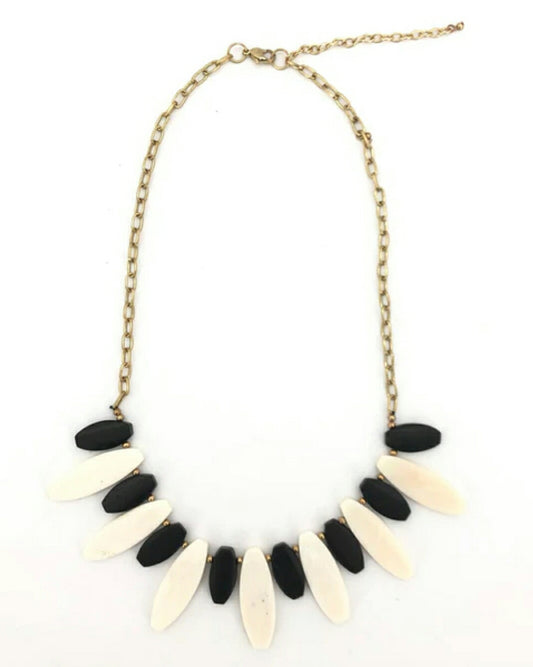 Omala Fan Necklace